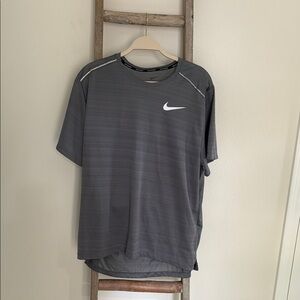 Nike Men's Gray Performance Shirt
